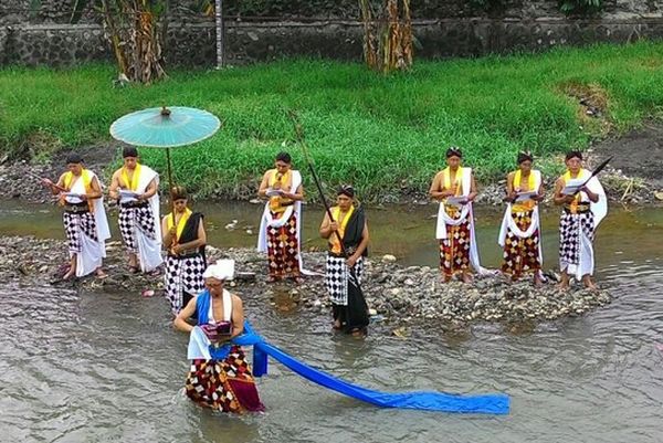 Dewa Bronto: Lebih dari Sekadar Nama yang Unik