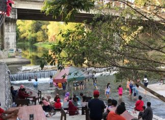 족자카르타에서 가장 인기 있는 커피숍인 Kopi Opak