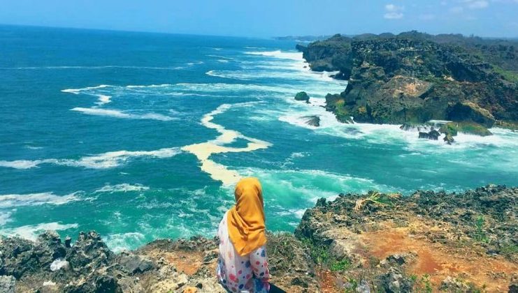 사랑안(Sarangan) 해변: 프라이빗 비치처럼 쓸쓸하고 아름다운 해변