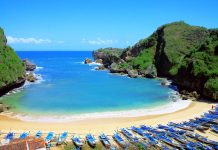 Pantai Ngrenehan, Pasir Putih Batu Karang dan Seafood!