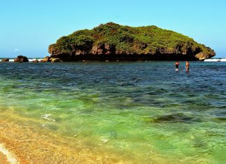 Pantai Sadranan, Snorkeling Seru di Pinggir Pantai