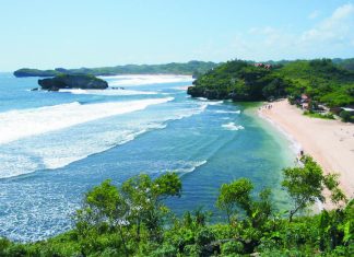 Pantai Sepanjang, Keindahan Pasir Putih yang Menggoda