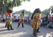 Bermusik di Festival Budaya Kampung Musikanan