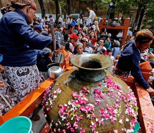 Kirab Budaya & Tradisi Upacara Nguras Enceh (21-22 September 2017)