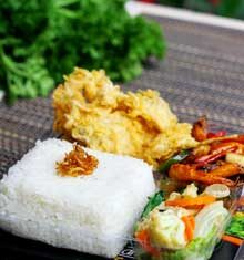 Menikmati Kuliner di Bale Bebakaran