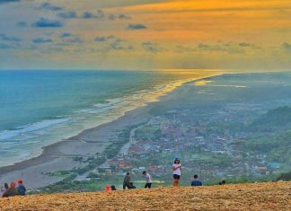 Bukit Paralayang Parangtritis