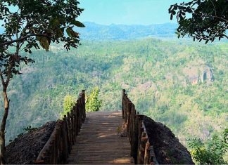 Watu Lawang Mangunan