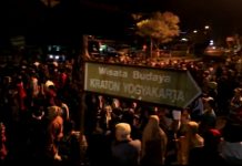 Lampah Budaya Mubeng Benteng Keraton Peringati Tahun Baru Islam 1441 Hijriah