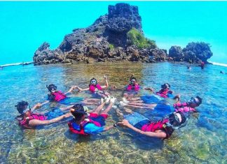 Menikmati Snorkling dan Diving di Pantai Nglambor yang Indah