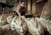 Melihat Produksi Batik Kayu di Desa Wisata Bobung, Putat, Gunung Kidul