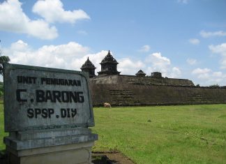 Candi Barong : Menelisik Sejarah hingga Berburu Sunset yang Indah