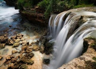 Keunikan Air Terjun di Tepi Pantai Jogan, Yogyakarta