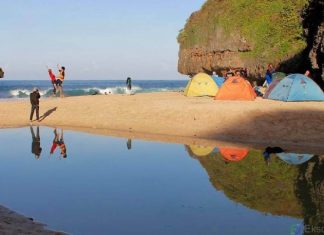 Asyiknya Camping di Pinggir Pantai Greweng Yogyakarta
