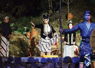 Panggung Negeri Dongeng (Fairyland Stage).