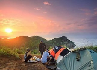 Nikmati Keindahan Laut dan Perbukitan di Puncak Kosakora