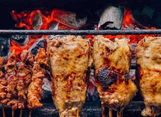 Sate Buntel Tambak Segaran:  Kuliner Legendaris Solo di Malam Hari