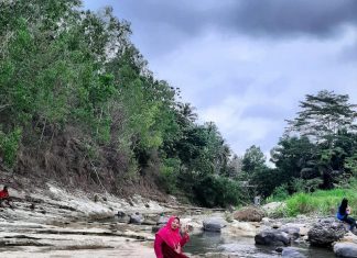 Menengok Lempeng Kedung Kemin Wisata Batuan Unik di Kulon Progo