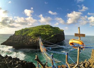 Punya Phobia Jangan Coba Jembatan Gantung Pantai Sinden dan Pulau Kalong