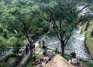 Inilah Nikmatnya Menyantap Makanan di Pinggir Sungai Joglo Pari Sewu Resto