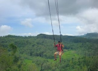 Ayunan Langit Watudjaran: Wisata Instagenic Jogya yang Ekstrim