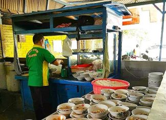 Mencicipi Cita Rasa Sop Ayam Pak Min Dari Rumah