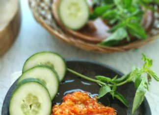 Cari Tau Keunikan dari Sambel Mentah Neng Sari