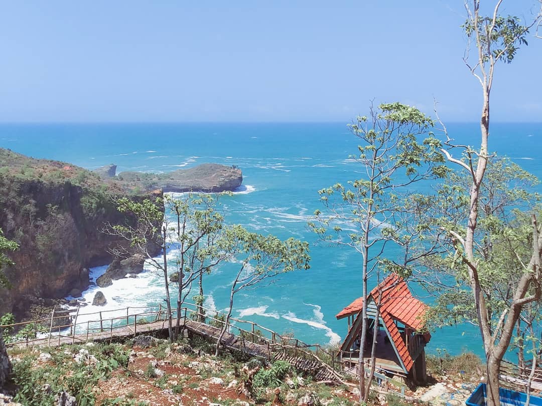 Pantai Grigak pemandangan alam tersembunyi di Jawa Timur