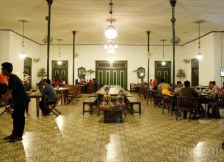 Angkringan Pendopo Ndalem, Tempat Nongkrong Populer Di Jogja