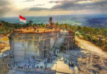 JAGAD BREKSI: Puncak Tebing Breksi