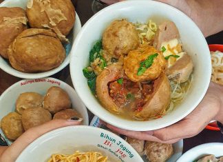 Kuliner Bakso Unik di Bakso Mblenger